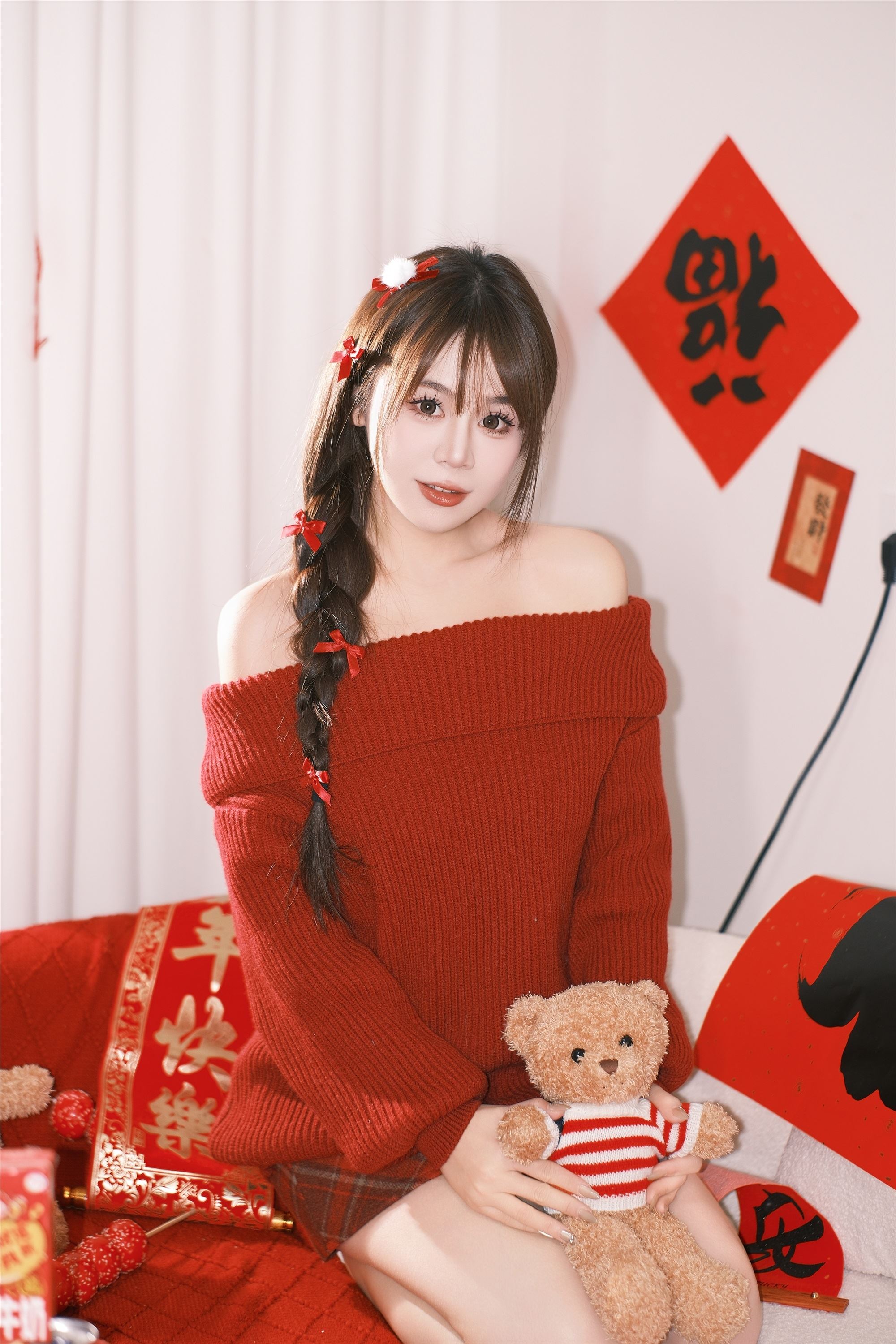 YITUYU艺图语 2025.02.05 居家拍新年照 泡芙小方